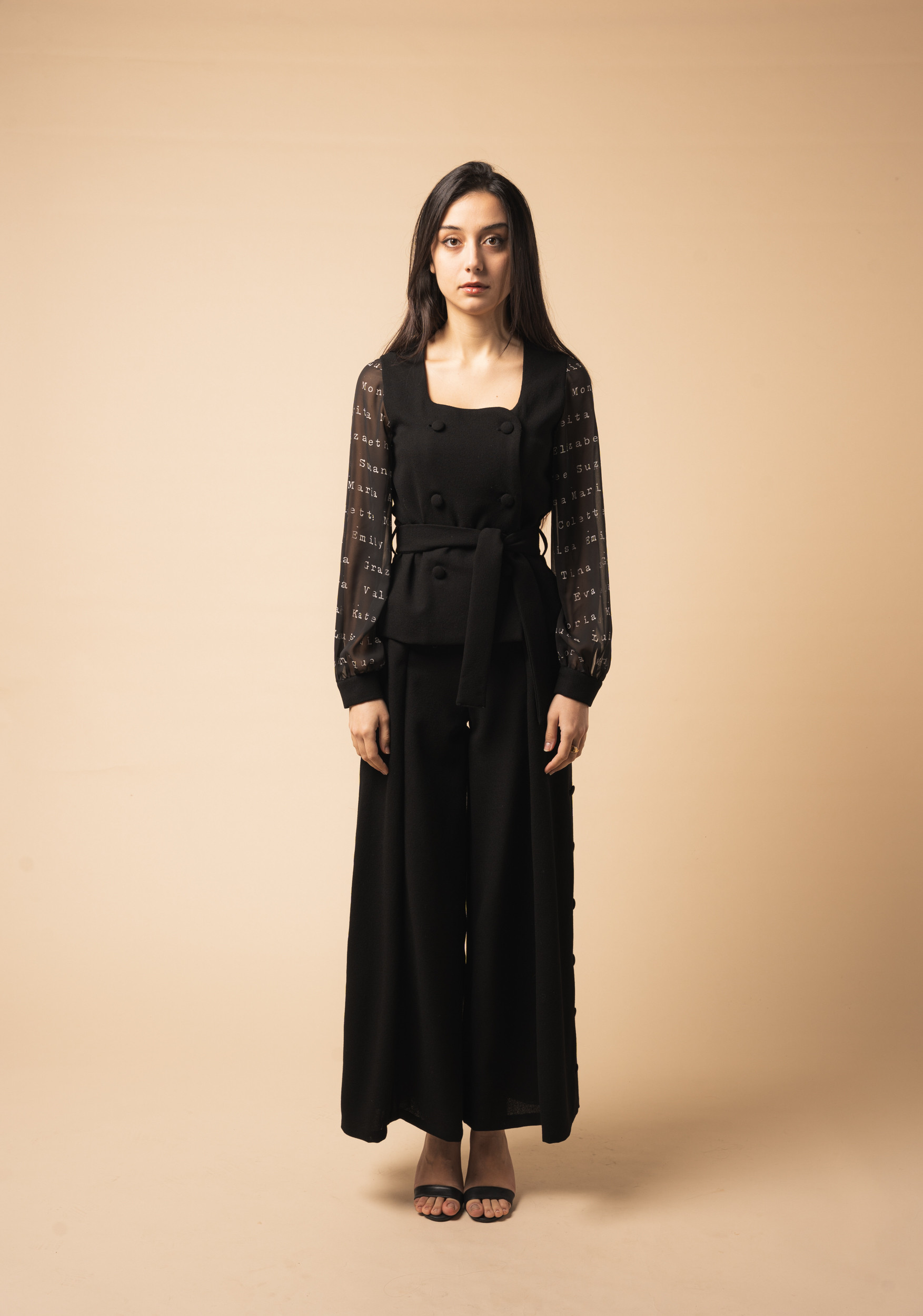Blusa doppiopetto con maniche a sbuffo