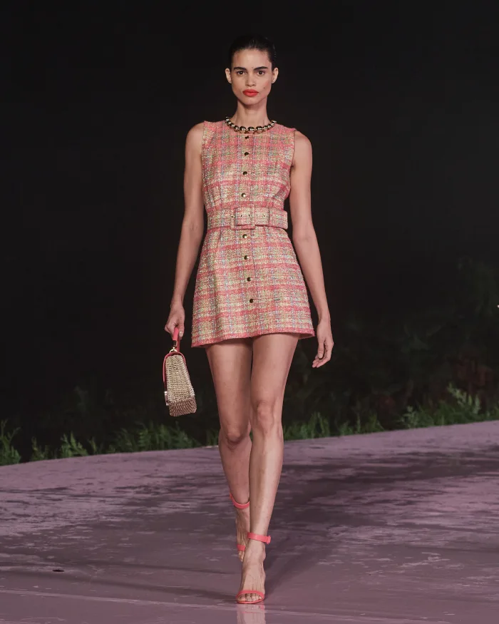 תצוגת האופנה Carolina Herrera Resort  2024  שנערכה בלב ריו דה ז'נרו