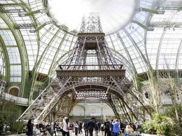 שאנל הוט קוטור וקרל לגרפלד במחווה לפריז שקוקו שנל מדמואזל כול כך אהבה