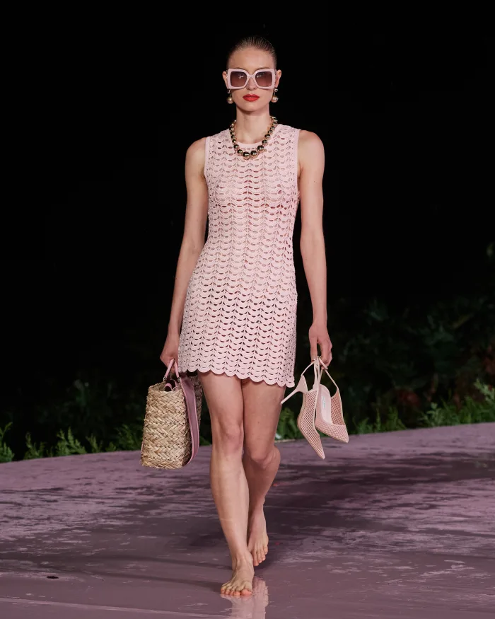 תצוגת האופנה Carolina Herrera Resort 2024 שנערכה בלב ריו דה ז'נרו