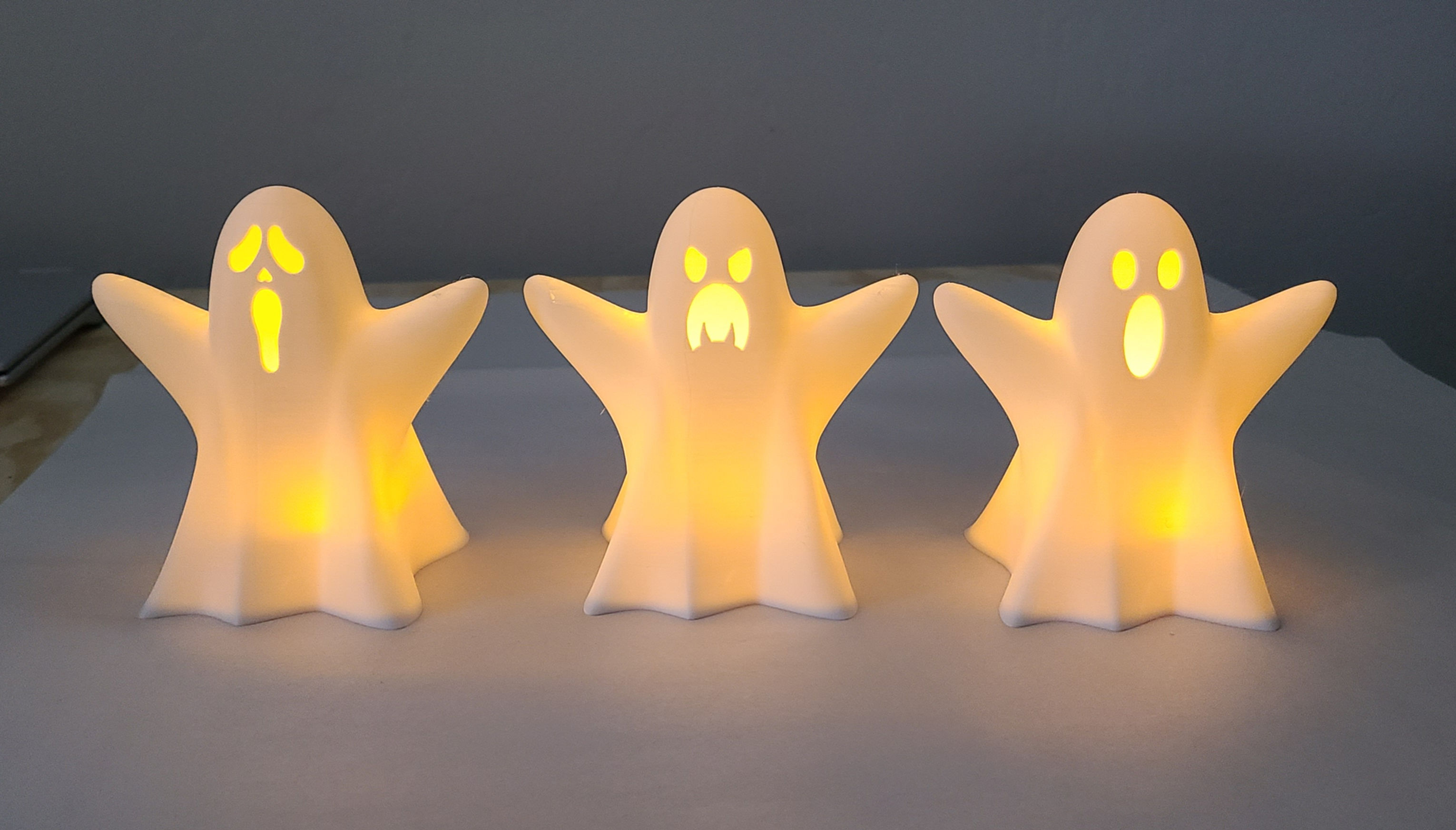 Illuminated Ghosts (Small) - Set of 3 with lights