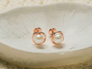 Elegant Bridal Pearl Earrings: Timeless Beauty in Wedding Pearl Jewelry