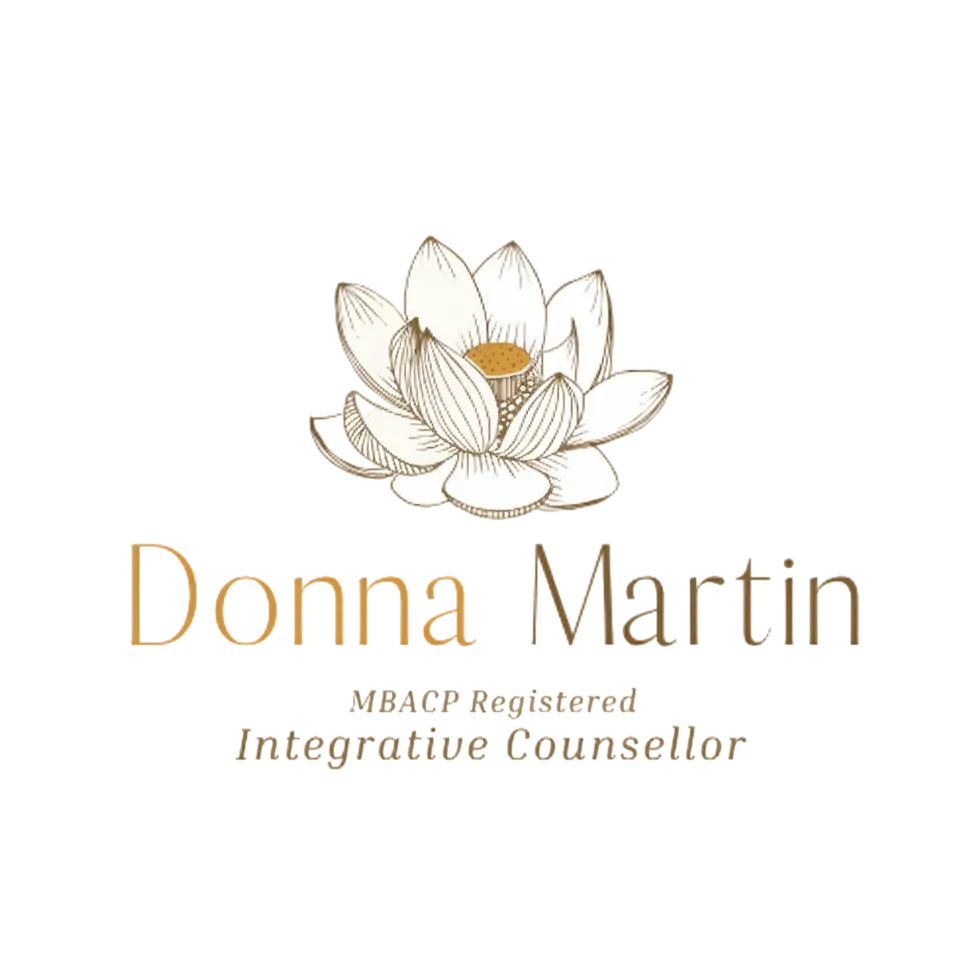mum logo 2022 cream.png