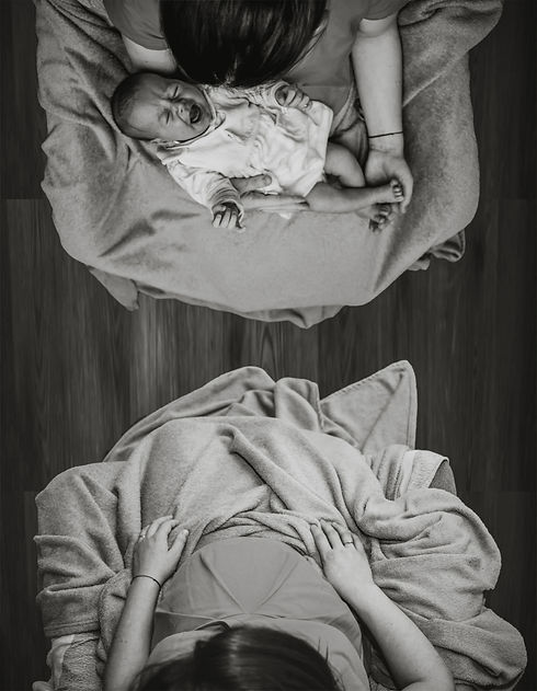 hand-in-hand-birthing-davenport-iowa.jpg