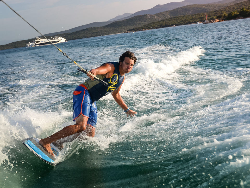 wakeboarding wake surfing Sardegna Luxury