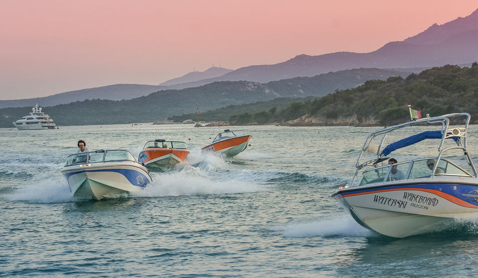 water skit team synchro boat sardegna luxury