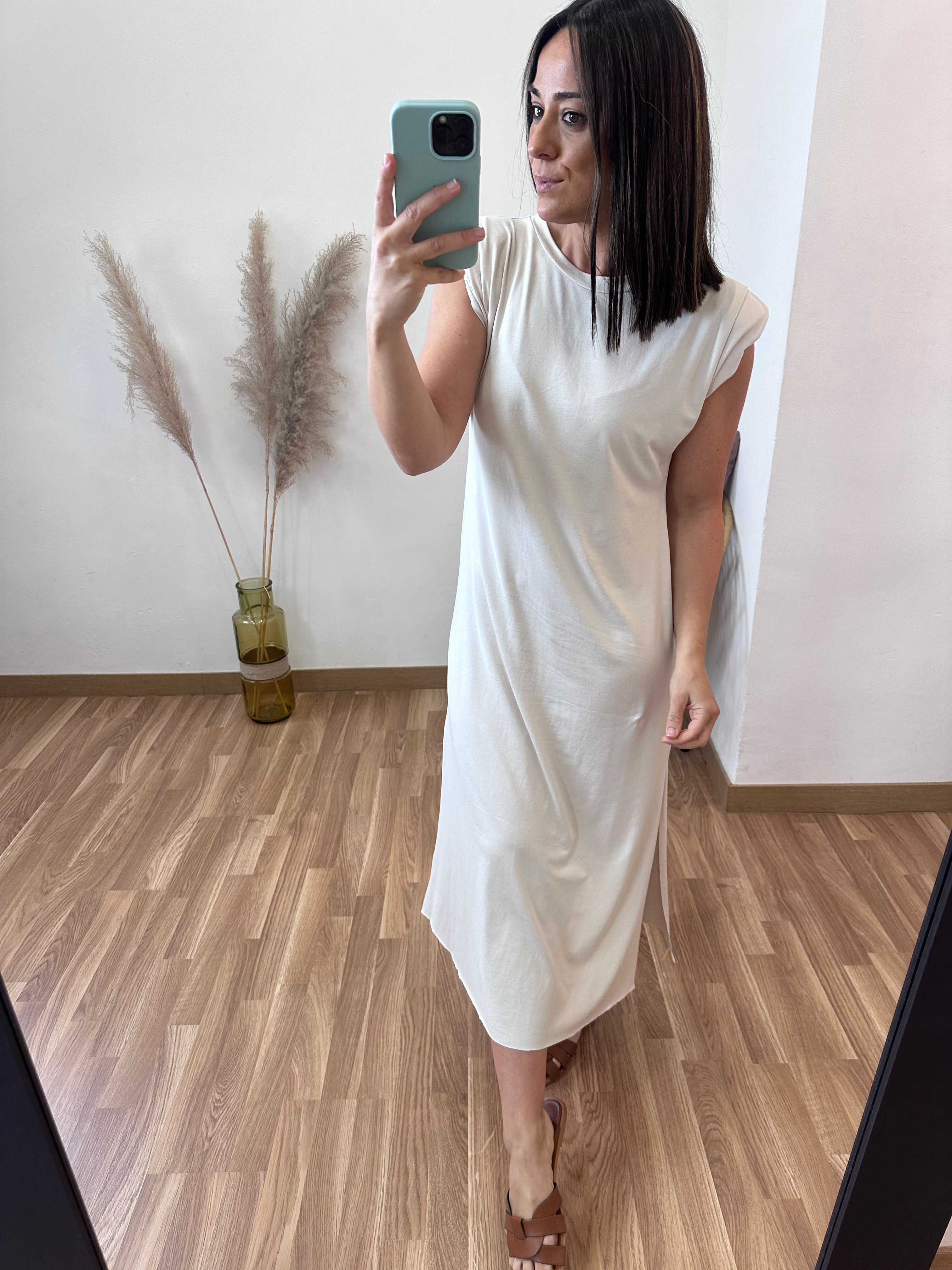 Vestido hombreras beige