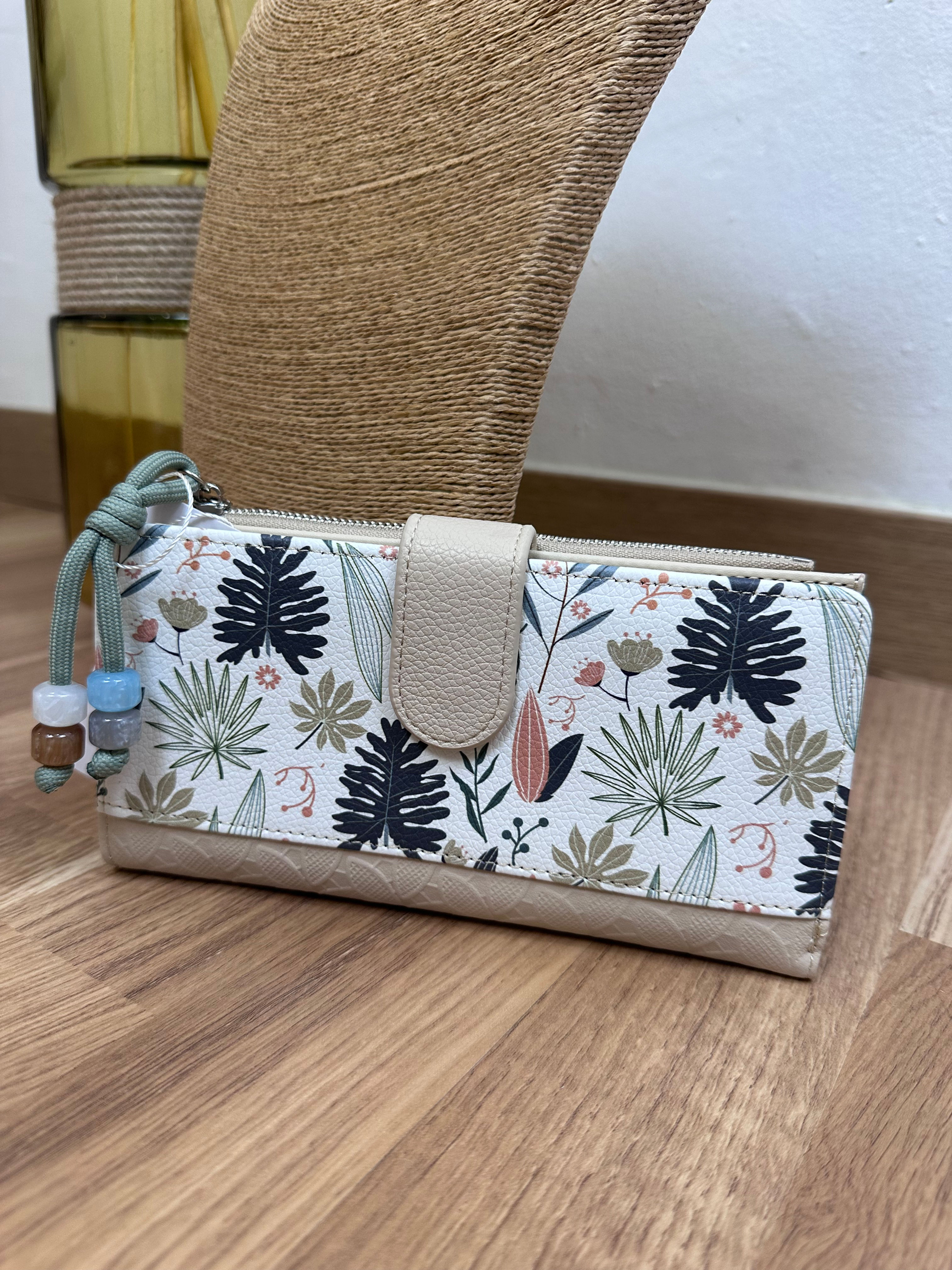 Cartera estampado floral beige 