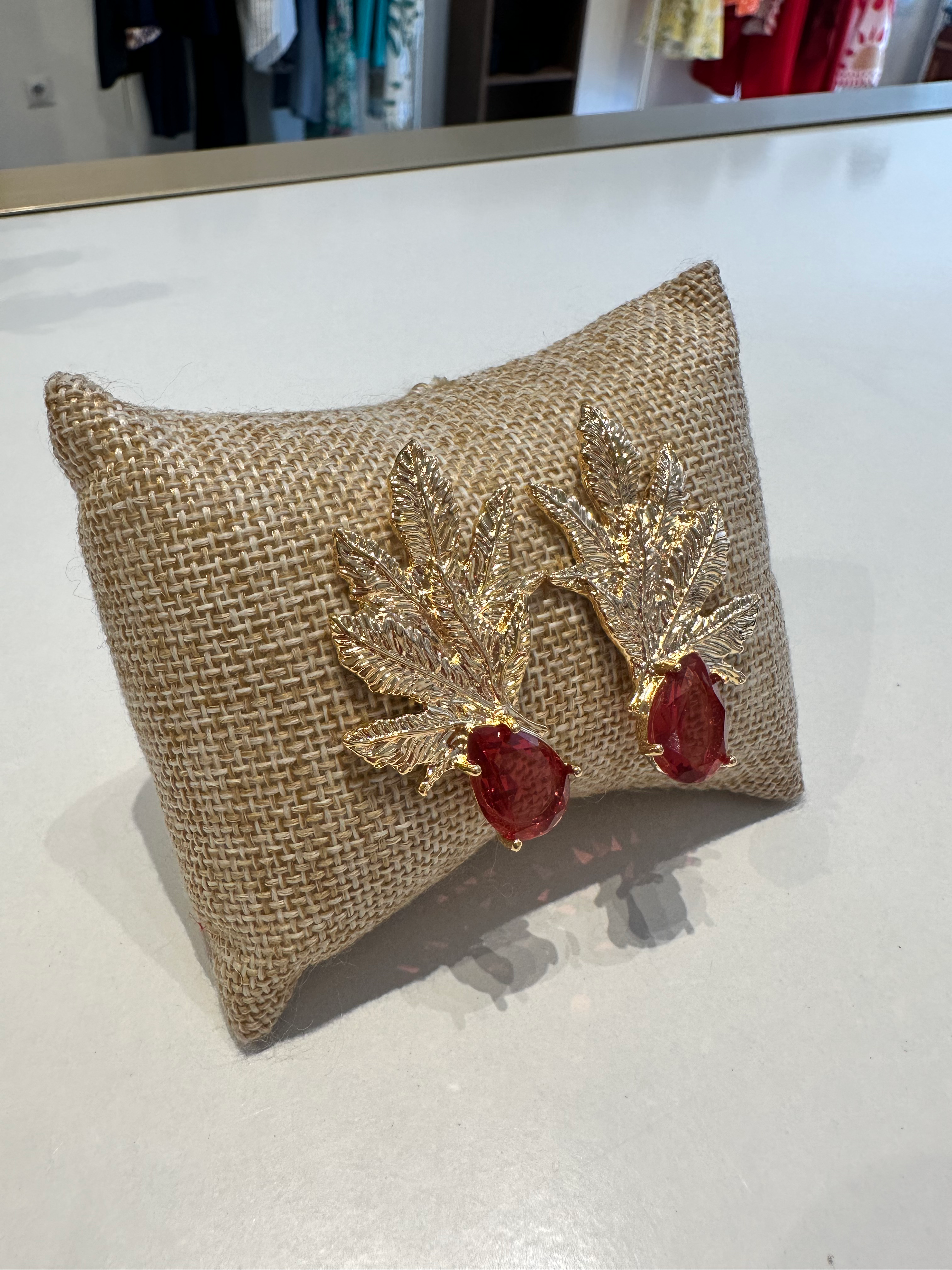 Pendientes semilla dorada