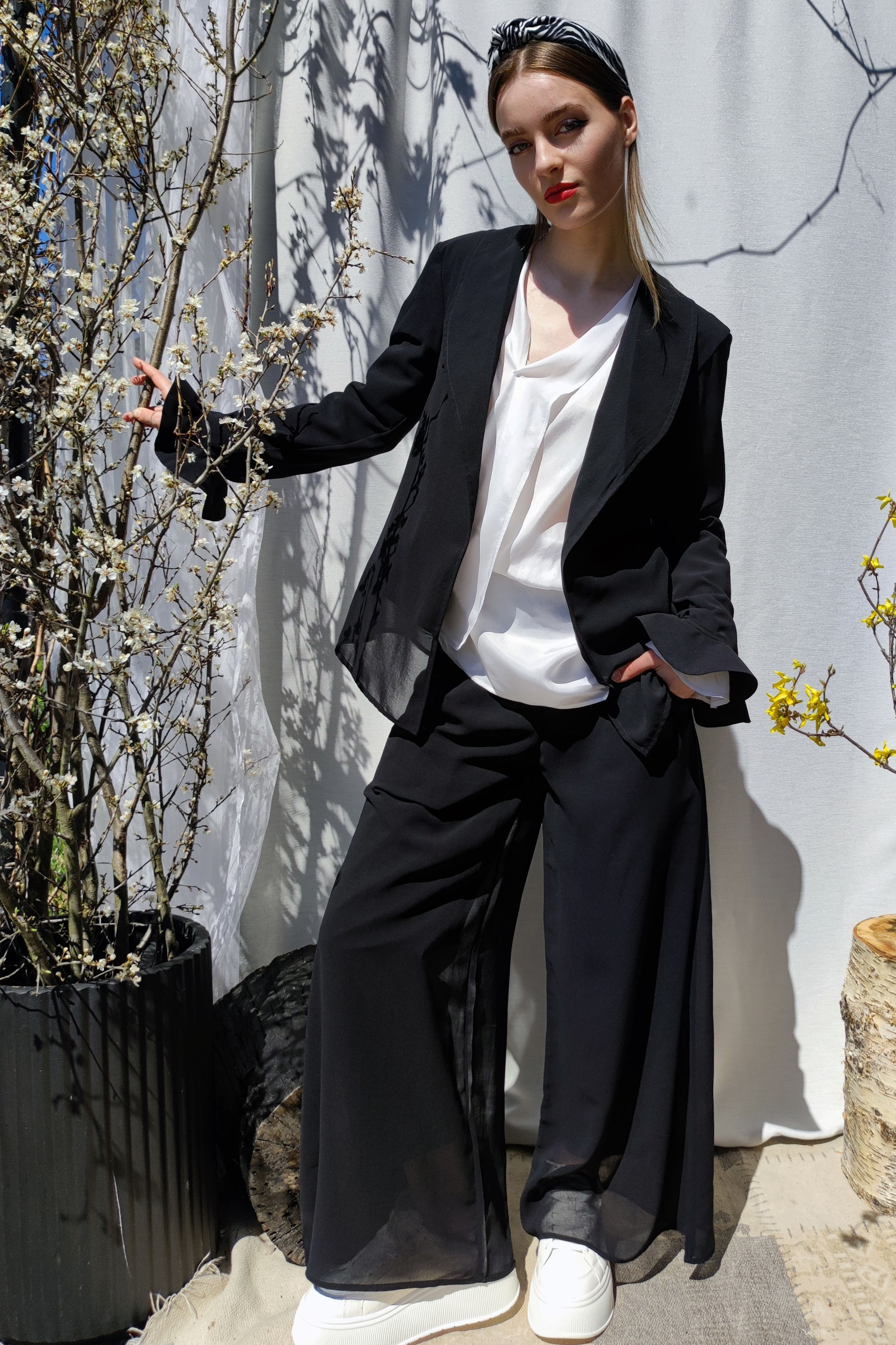 | LOLA | soft georgette blazer | dreamy black