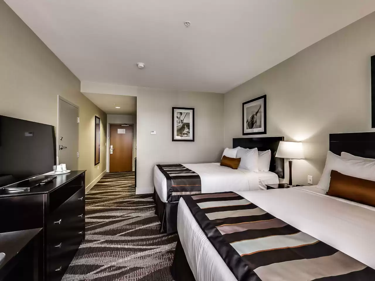 CNC26StandardRoomsBedroom1_1.webp