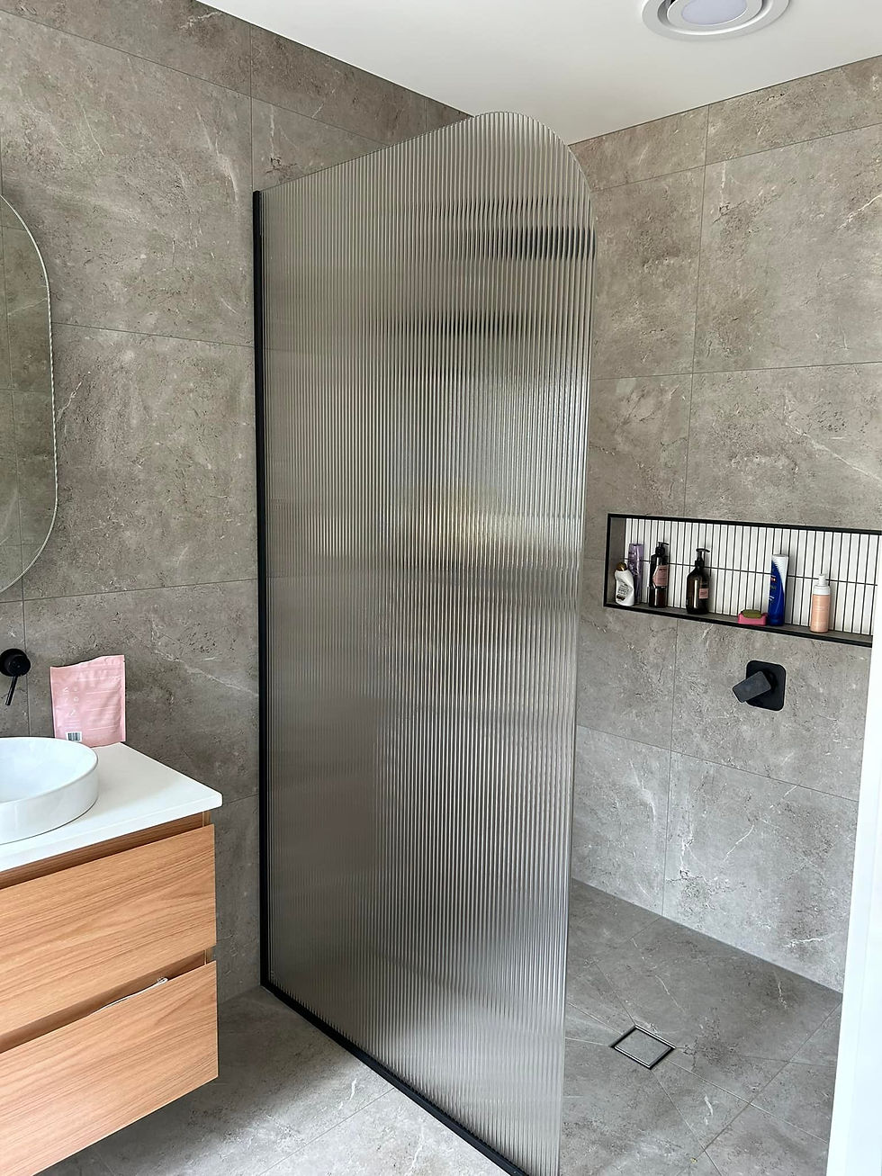 Fluted glass shower screen with wall niche