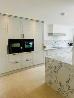 2. Veryan in light grey and Carbon Black