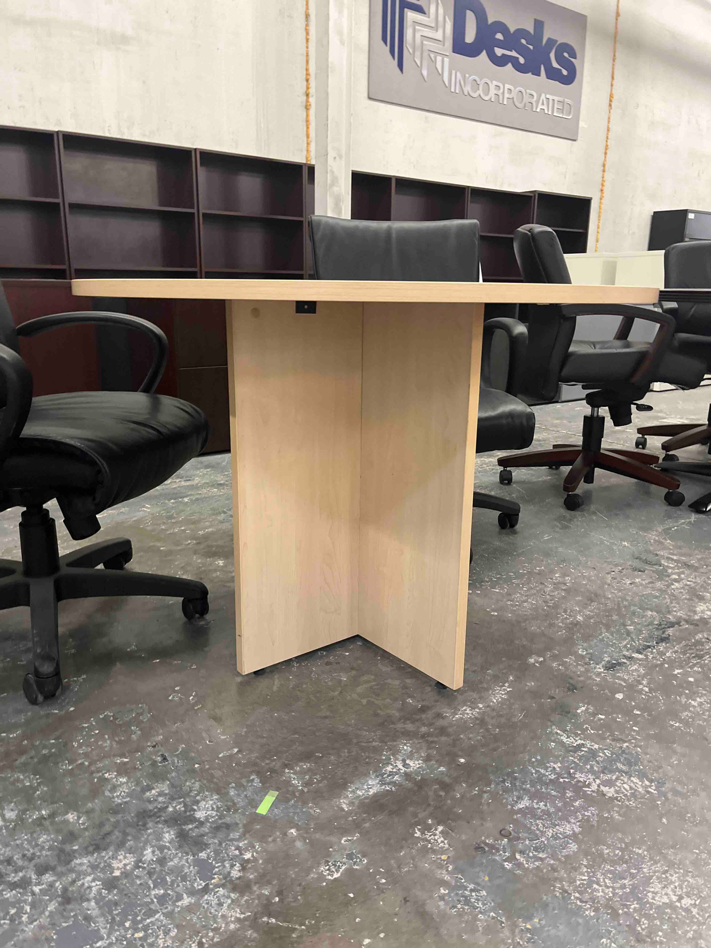 42" ROUND TABLE/ MAPLE