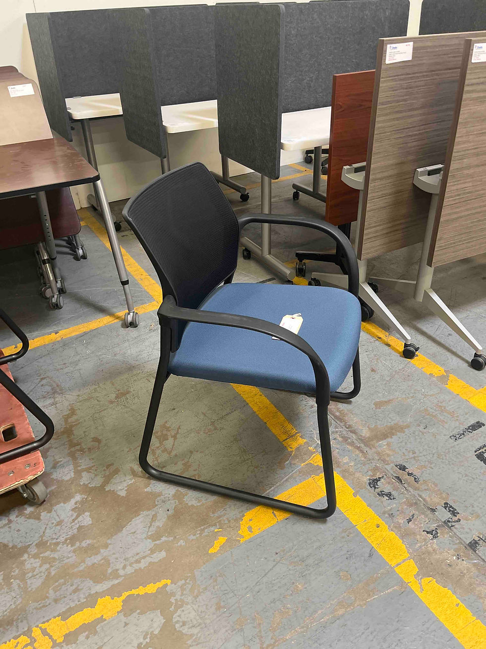 USED HON IGNITION SLED/GUEST CHAIR Office Liquidators 2