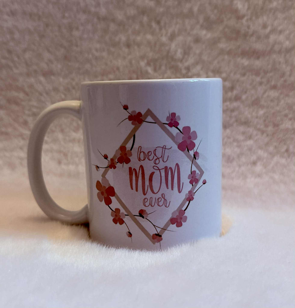 Witte mok met de tekst 'Best Mom Ever' ideaal cadeau voor Moederdag of verjaardag.