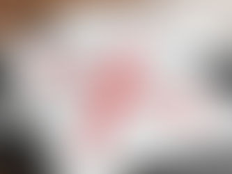 Documento de contrato imobiliário invalidado com um X vermelho, representando o risco de perda do sinal por falta de proteção jurídica