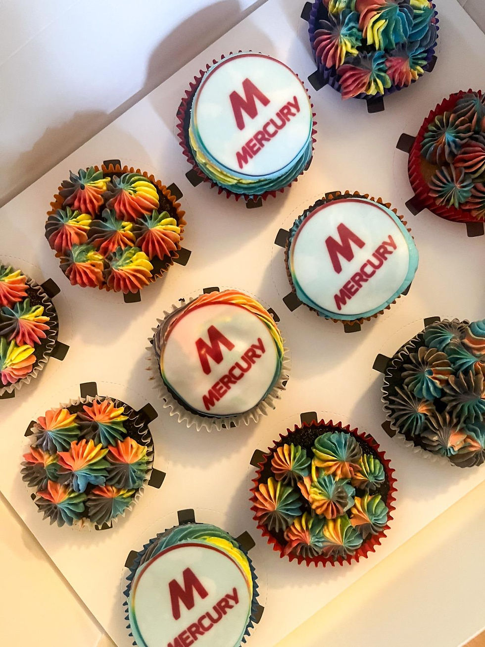 Edible Personalized Cupcakes Box - 12 Units