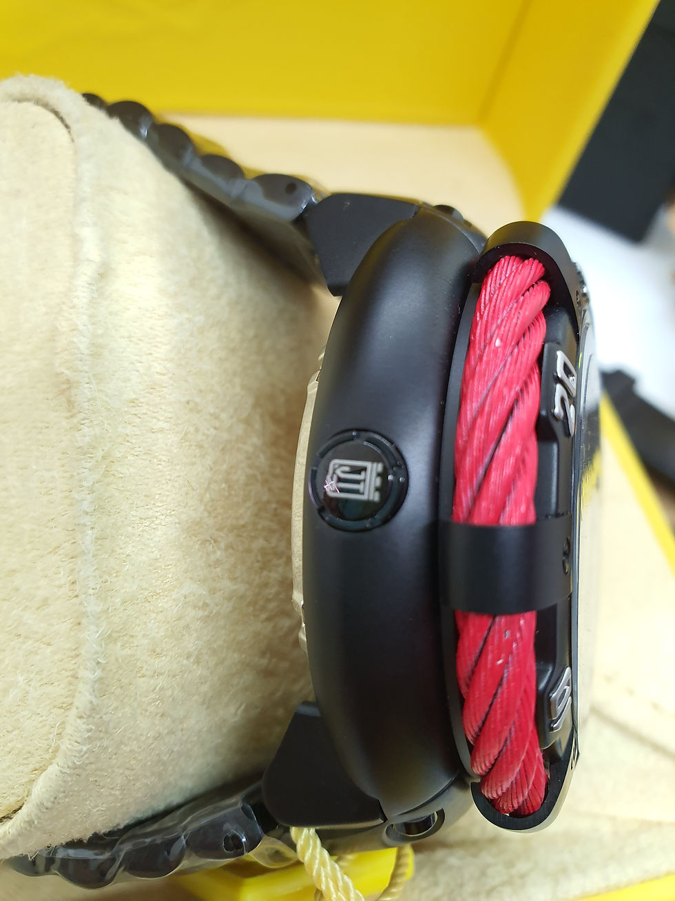 Miniatura: Reloj Invicta Bolt Negro con cable Rojo