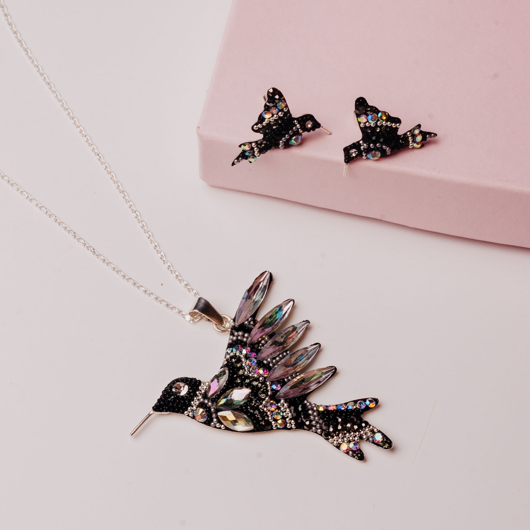 Colibrí + Aretes Colibrí + Cadena, todo en plata .925