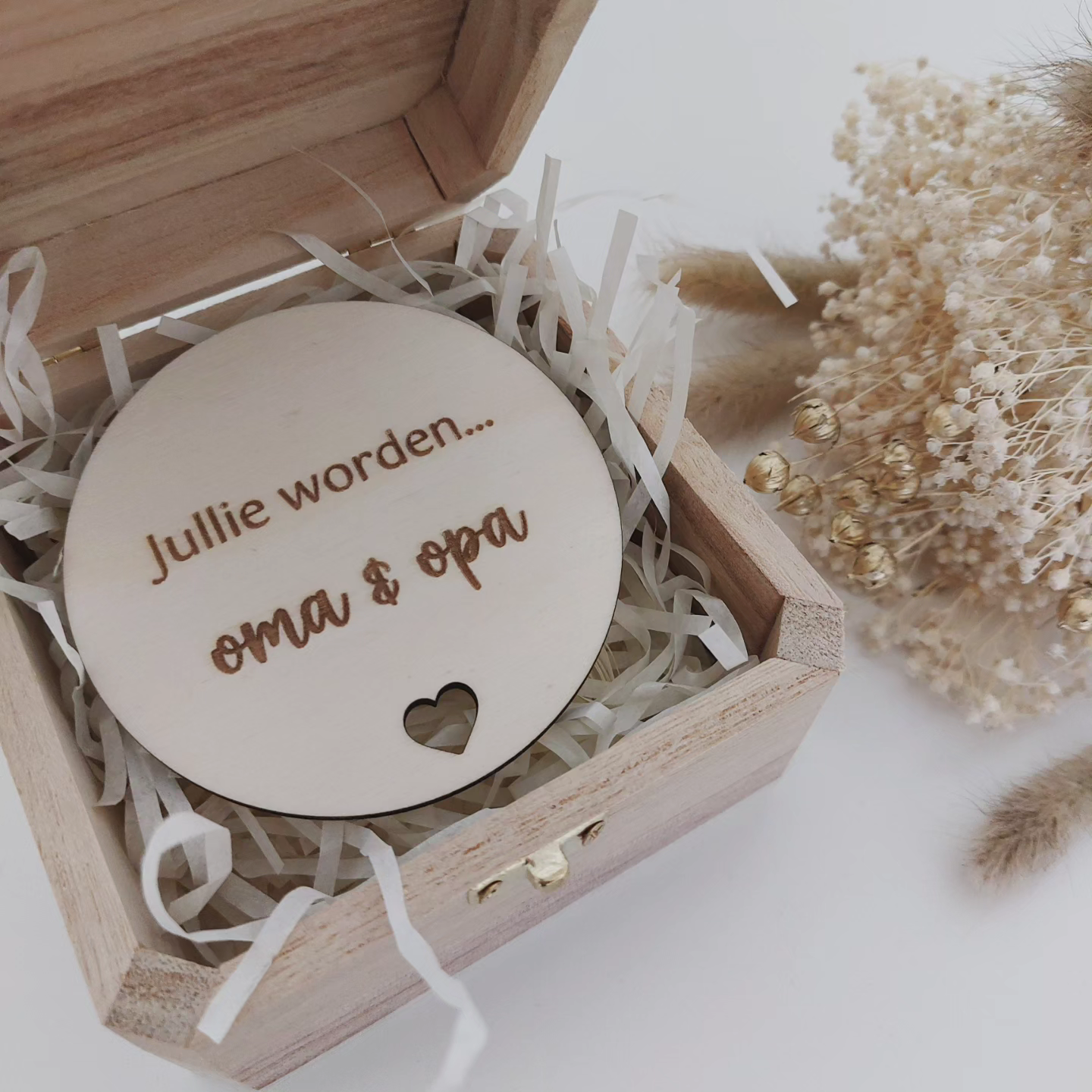 Houten doosje met aankondiging