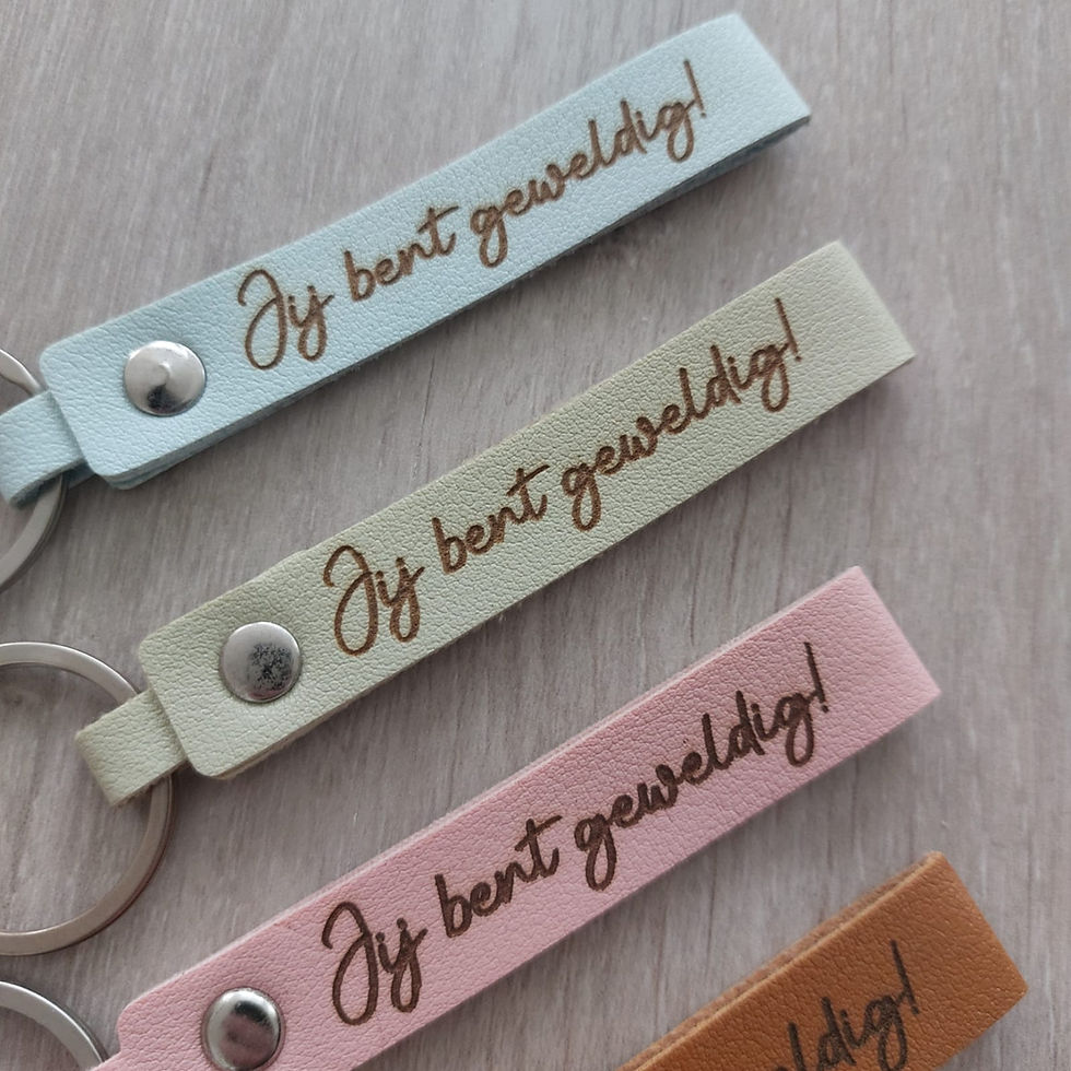 Thumbnail: Lederen sleutelhanger met quote