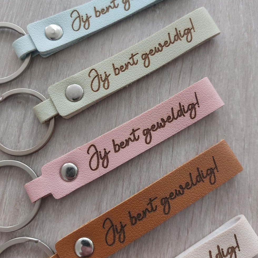 Thumbnail: Lederen sleutelhanger met quote