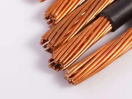 Confinamiento en China y expectativas de tasas en EUA golpean a los metales