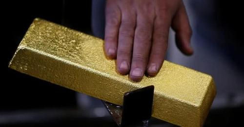 Oro opera en rango acotado antes de reunión de la Fed