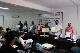 Entrega minera Media Luna becas de excelencia académica