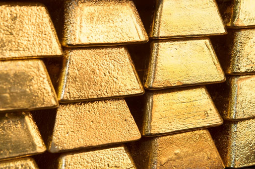 El oro baja por la subida de los rendimientos y se enfrenta a una caída semanal