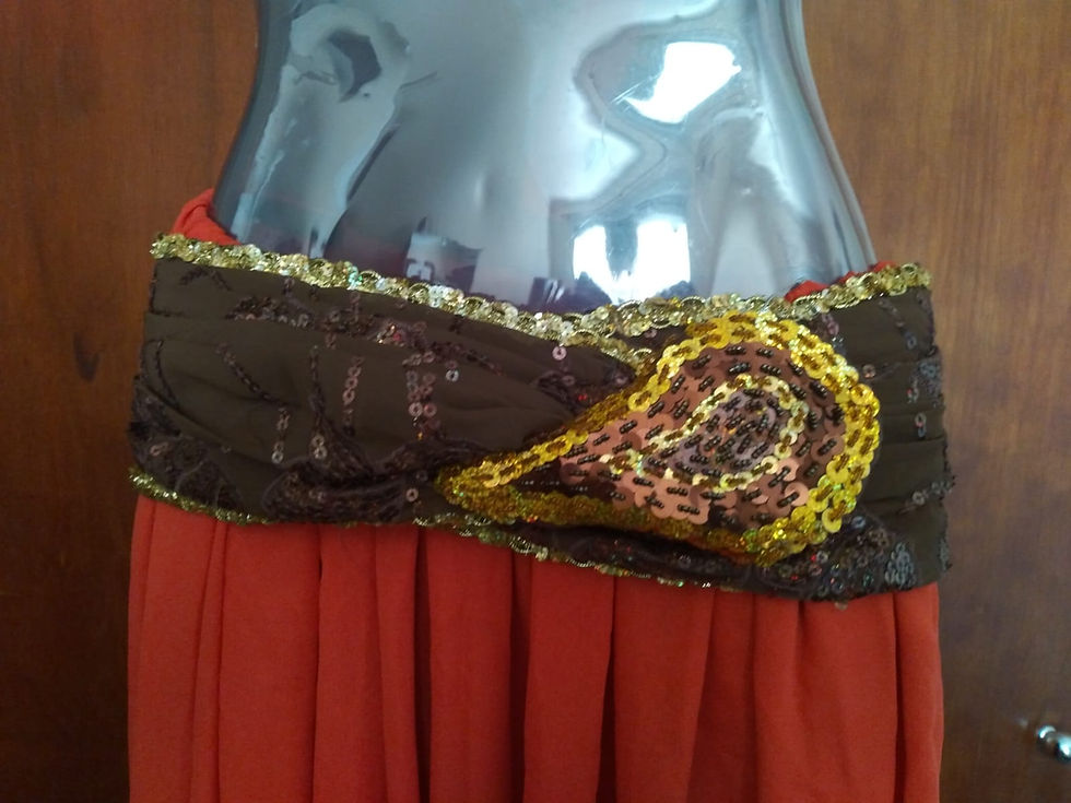 Miniatura: Traje semi novo vermelho e dourado