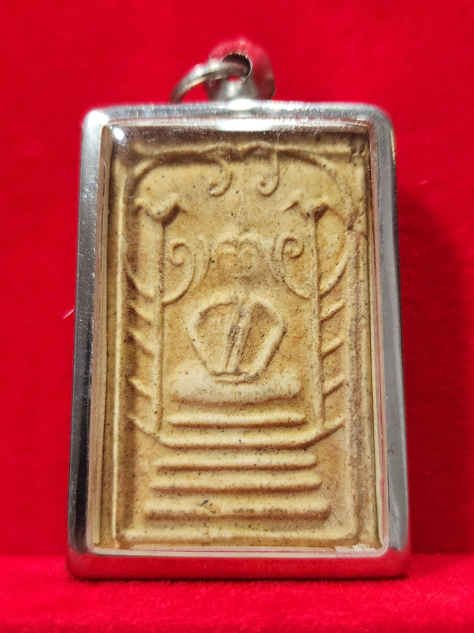 Phra Somdej (Uniquely shaped)