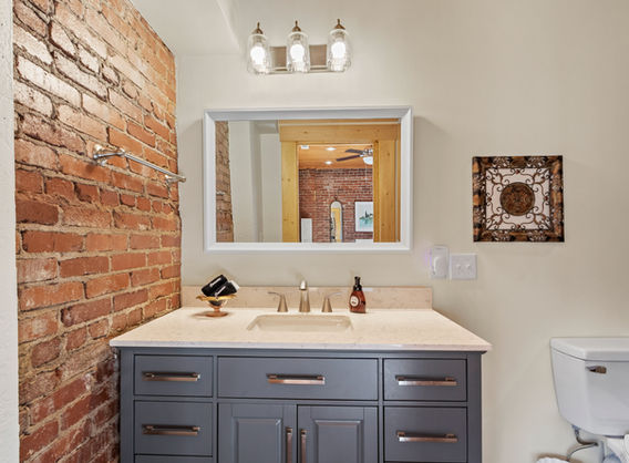 Carriage House Apartment A, NuWray Hotel, Burnsville, NC