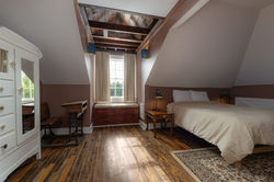 Room 20 Bedroom at The NuWray Hotel