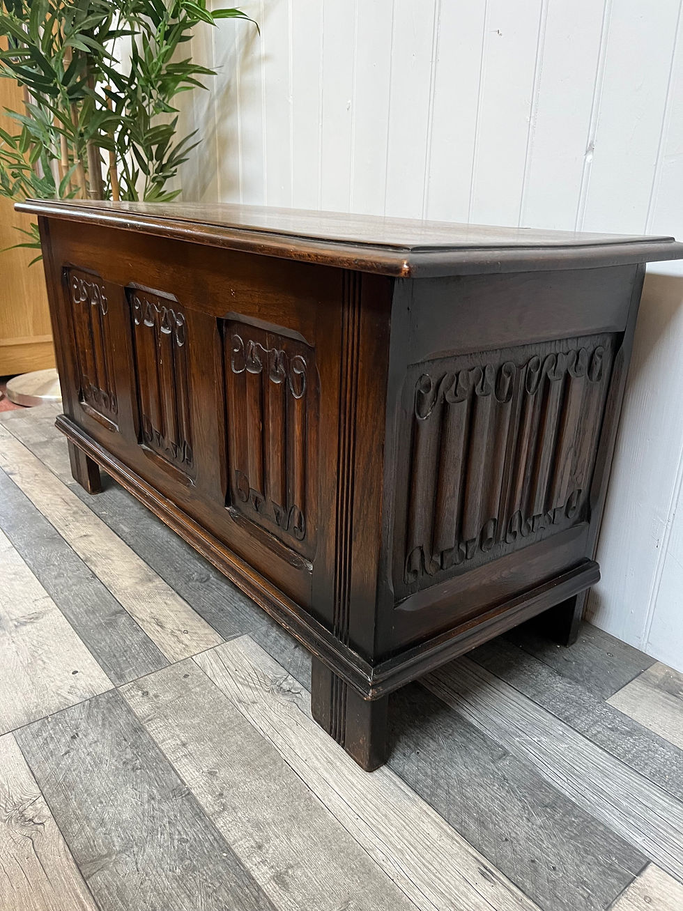 Thumbnail: Stunning vintage carved linen fold blanket/toy box storage