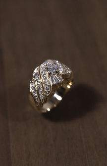 18K Y.G. and Dia. Lady's ring