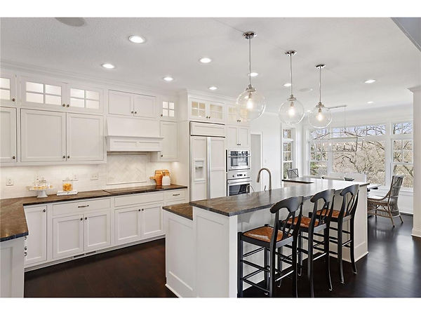 5121 mirror lakes kitchen .jpeg