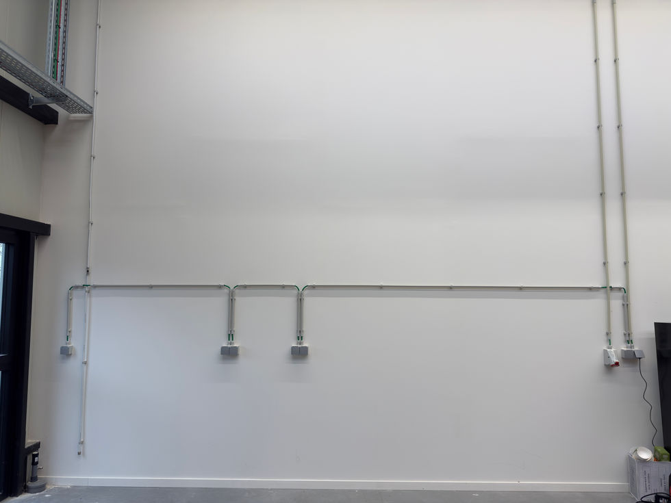 Hydro stopcontacten van Niko om stroom te verdelen doorheen het magazijn