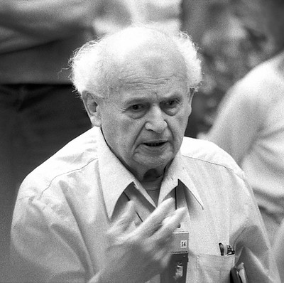 Mosché Feldenkrais unterrichtet das Training in Amherst USA im Jahr 1980