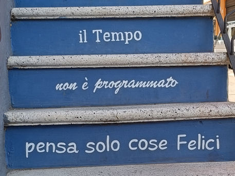 scale decorate con scritte borgo sant'angelo tuscia viterbese