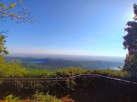 Panorama Occhialone in cui si vede il Lago Gandolfo e il Lago Nemi, Monte Cavo, Castelli Romani