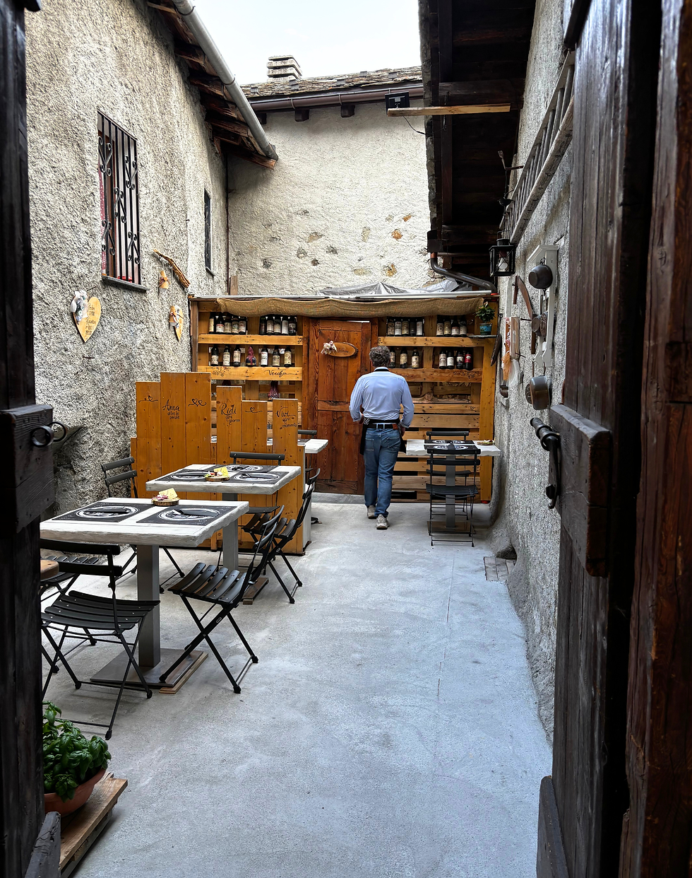 interno vecchia osteria valmalenco