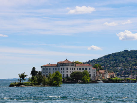 Veduta dell'Isola Bella dall'Isola dei Pescatori sul Lago Maggiore di Stresa