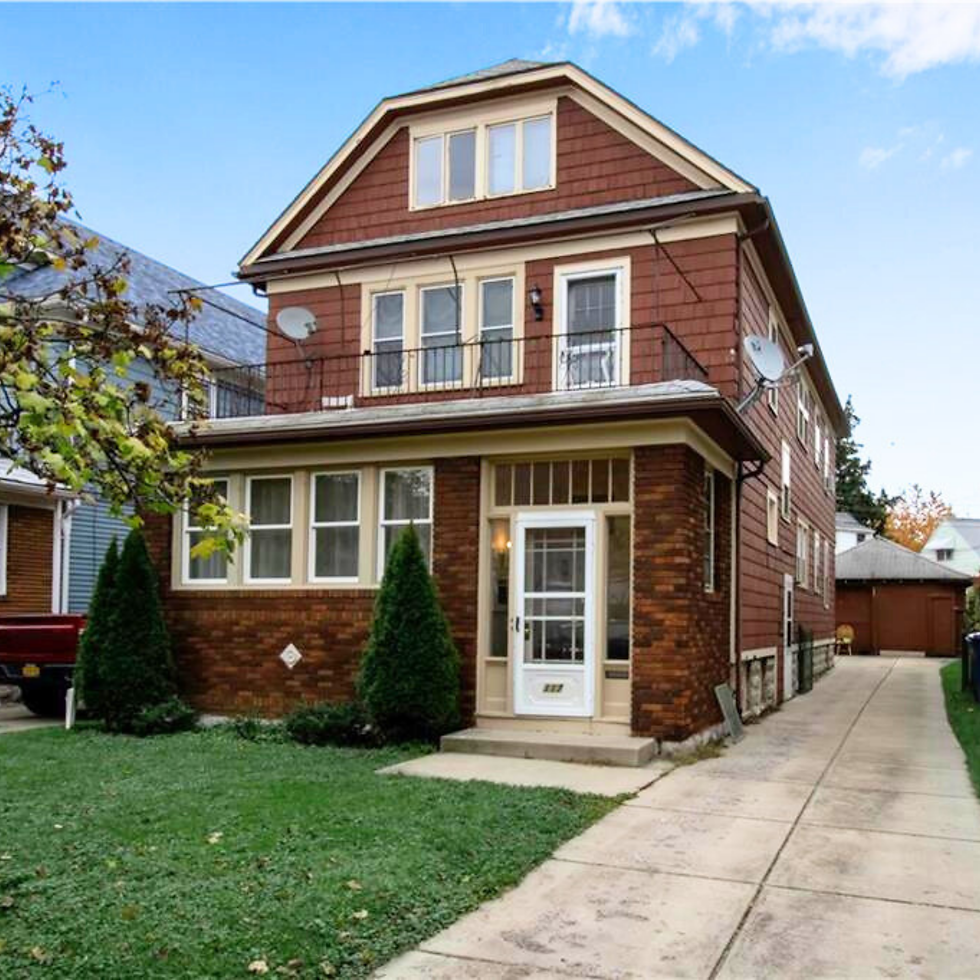A photo of a duplex that was sold by Roncroft Realty at 117 Groveland St. in North Buffalo. Anja Wright was the listing broker and represented the seller in 2021. It was priced ahead of the market and listed for $259,900 and SOLD for $275,000.