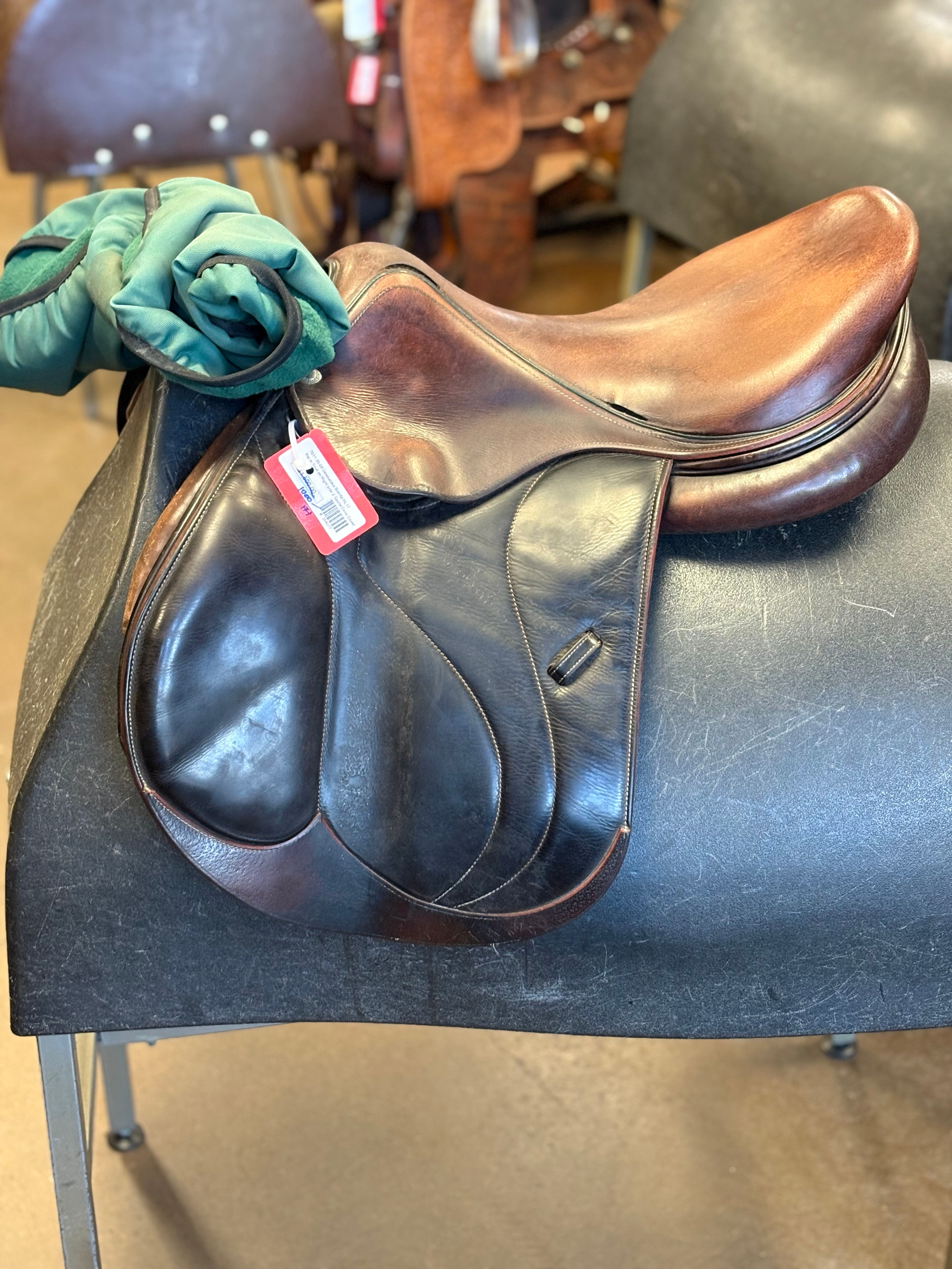 Used Devoucoux Biarritz Hunt Saddle - 17"