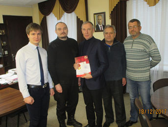 СЕКРЕТАРЬ ЦК КПРФ КАЗБЕК ТАЙСАЕВ И КОММУНИСТЫ ЛНР ПОБЛАГОДАРИЛИ МЭРА ГОРОДА СТАХАНОВА ЗА РЕСТАВРАЦИЮ