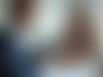 Education consultant helping a student choose the right university