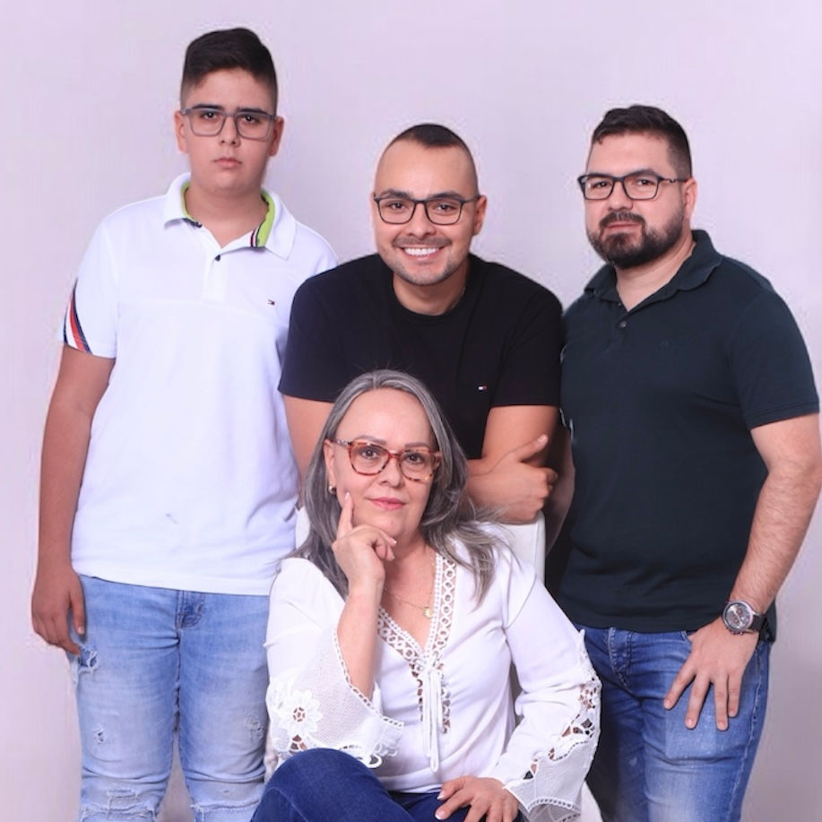 Óptica ubicada en Medellín - Familia Franco