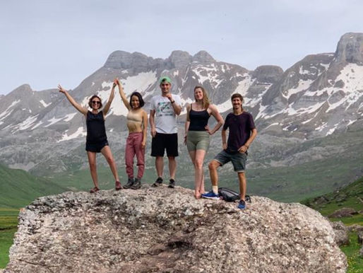 group of people in a sustainable and consciuos way of travelling and working remotely